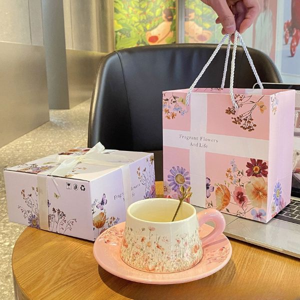 [ Set 2 Cái ] Ly Cốc Sứ + Đĩa + Thìa [ Hộp Quà Tặng ] - 18429