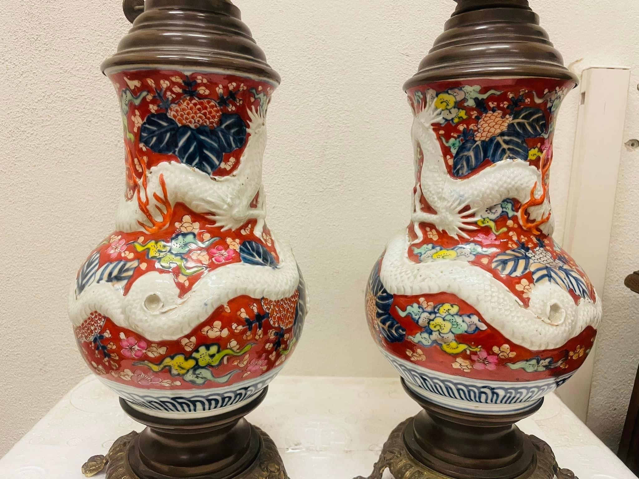 Đèn dầu bầu gốm Imari japan.