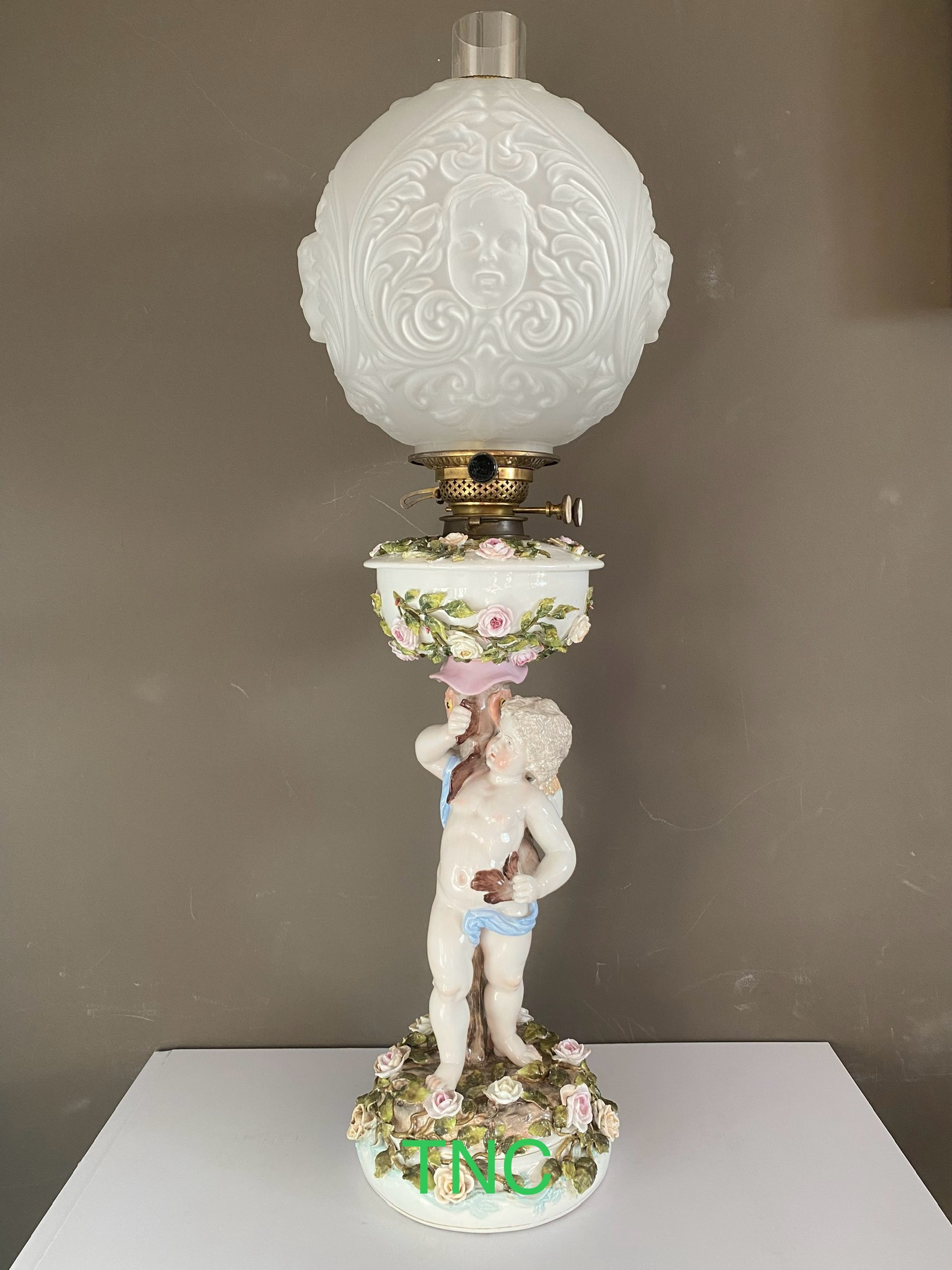 Đèn dầu gốm hoạ tiết cu tý