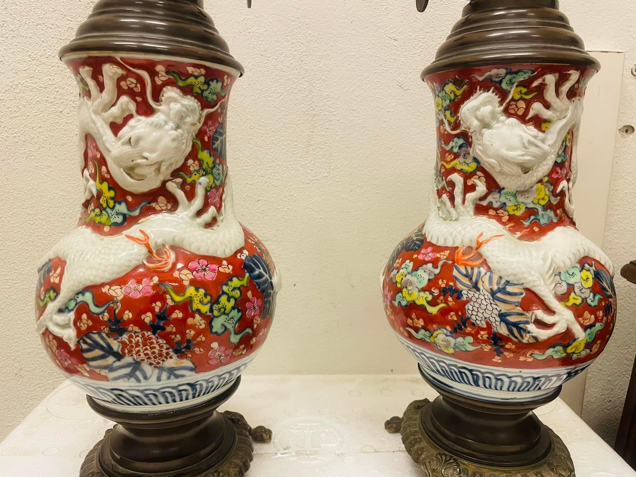 Đèn dầu bầu gốm Imari japan.