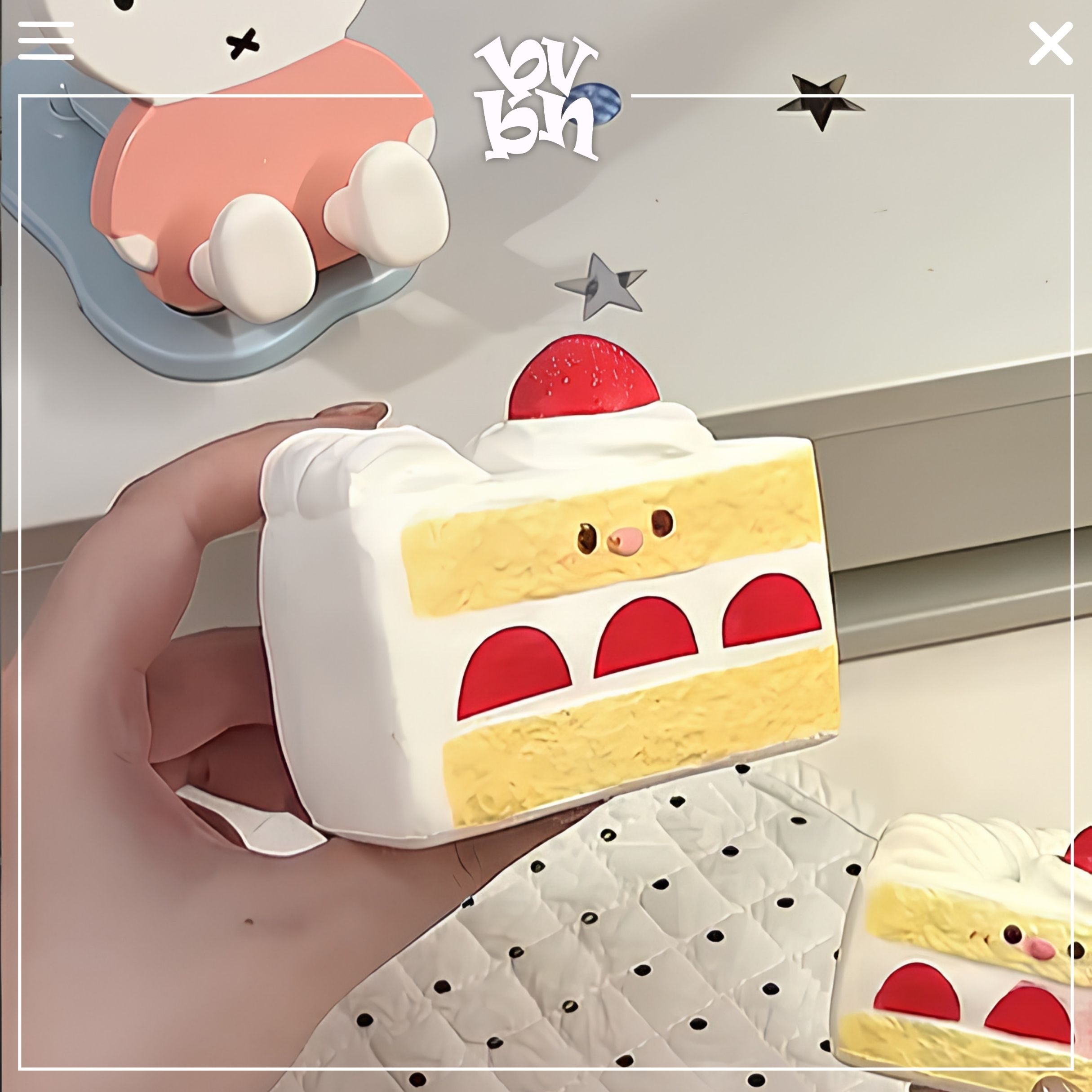 Moozy Squishy Large Strawberry Triangle Cake ( Chính Hãng )