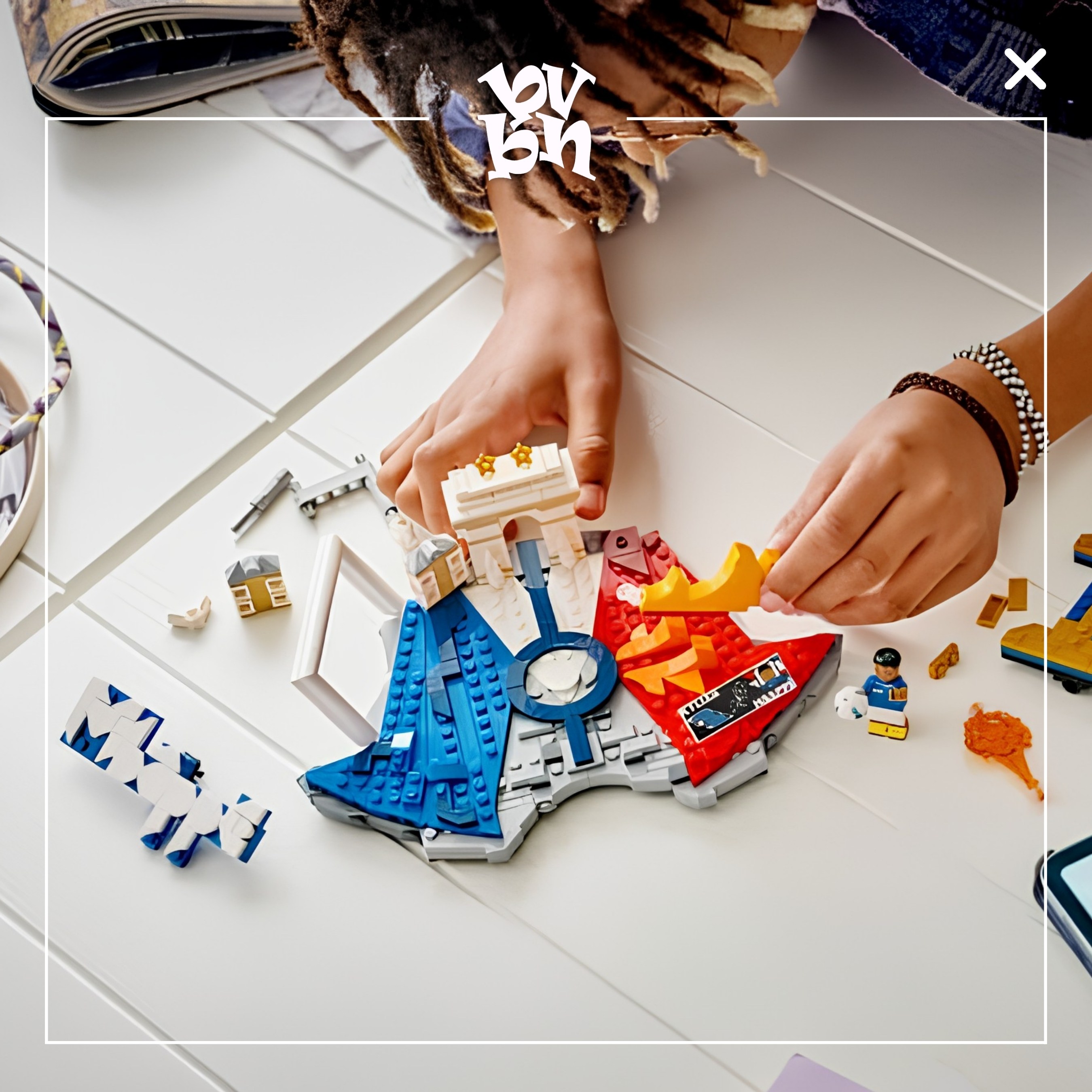 Đồ Chơi Lắp Ráp Biểu Tượng Sân Cỏ Kylian Mbappé LEGO EDITIONS SPORTS