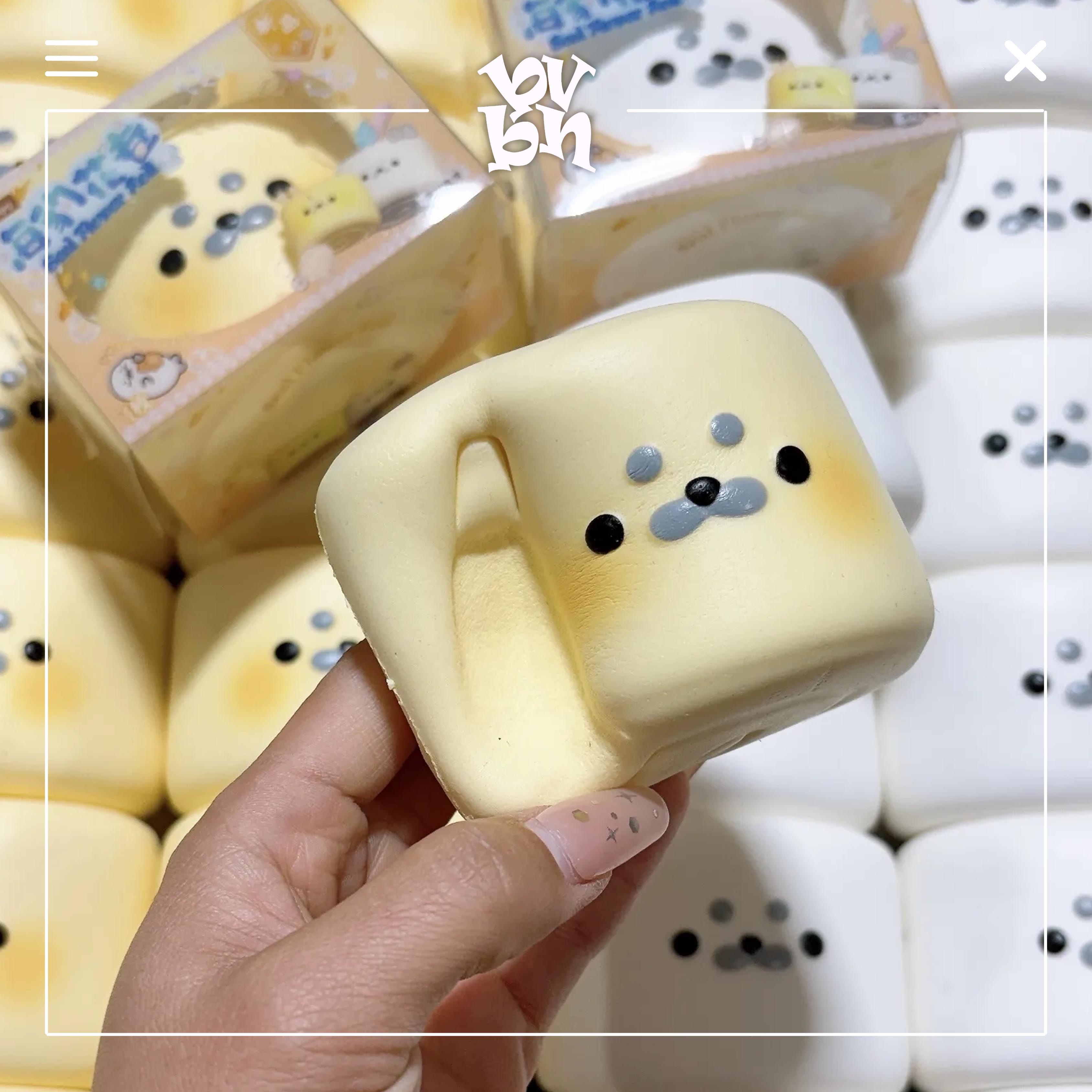 Hachimi Squishy Seal Flower Roll