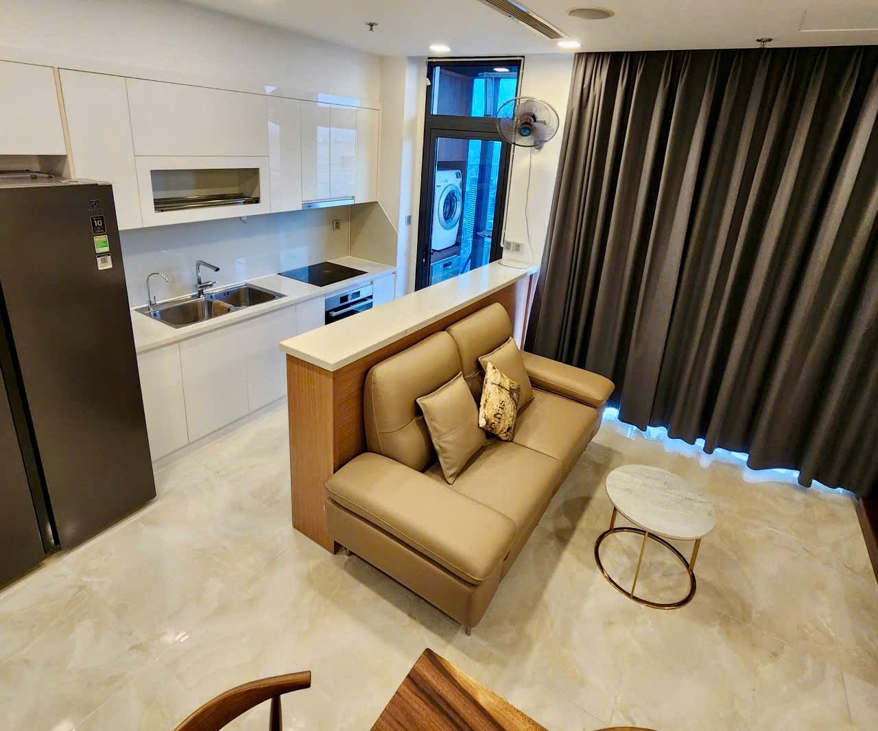 CHO THUÊ CĂN HỘ VINHOMES GOLDEN RIVER 70M2 2 PHÒNG NGỦ VÀO Ở NGAY