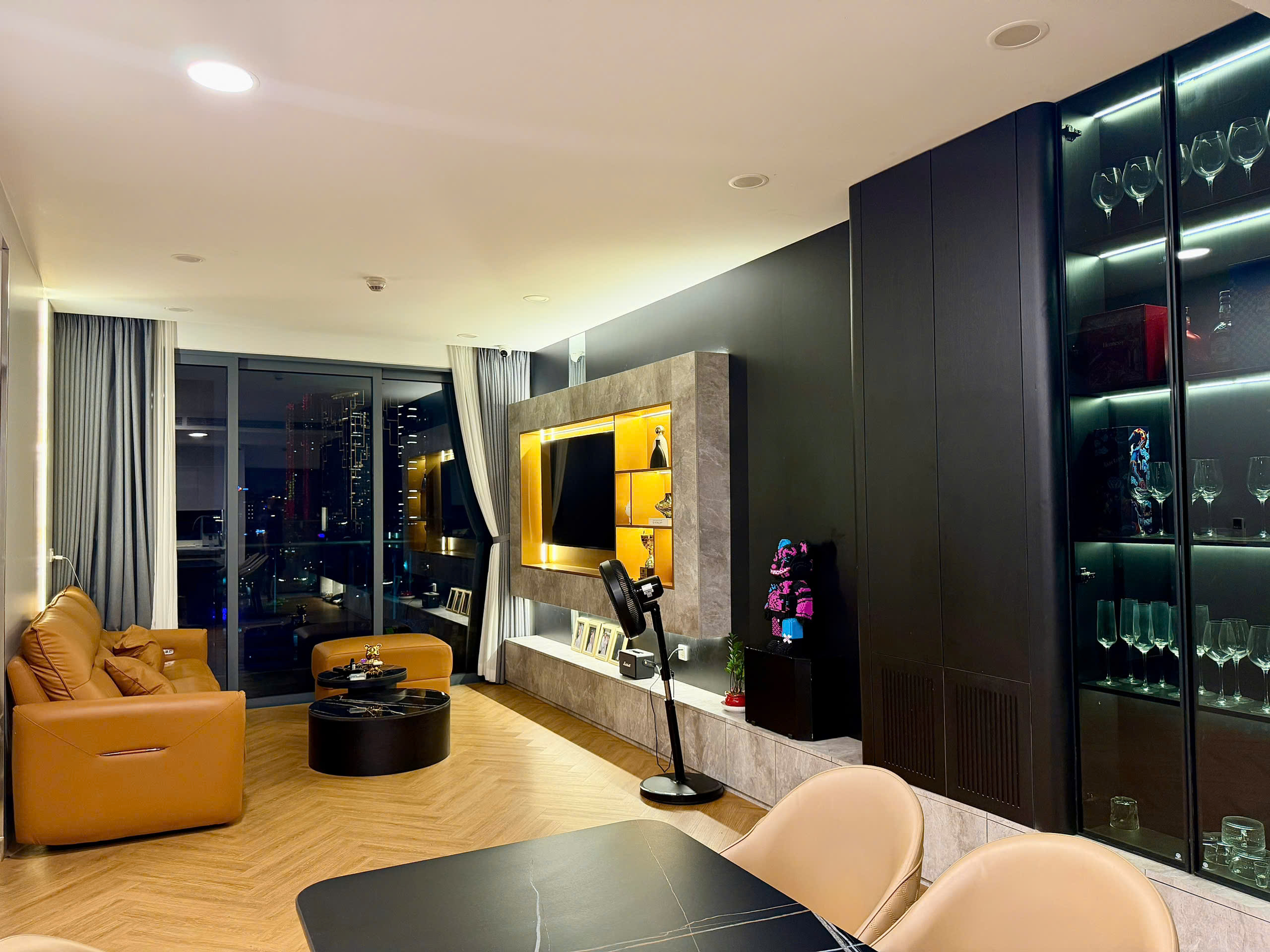 CHO THUÊ CĂN HỘ SUNWAH PEARL BÌNH THẠNH, THIẾT KẾ 2 PHÒNG NGỦ, 1 PHÒNG HỌC 106M2