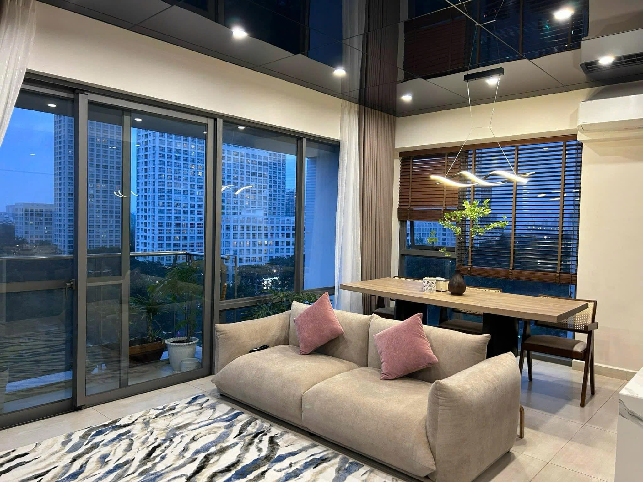 Bán căn hộ Urban Hill Phú Mỹ Hưng Quận 7 – 80m², 2 phòng ngủ, căn góc view đẹp, full nội thất cao cấp