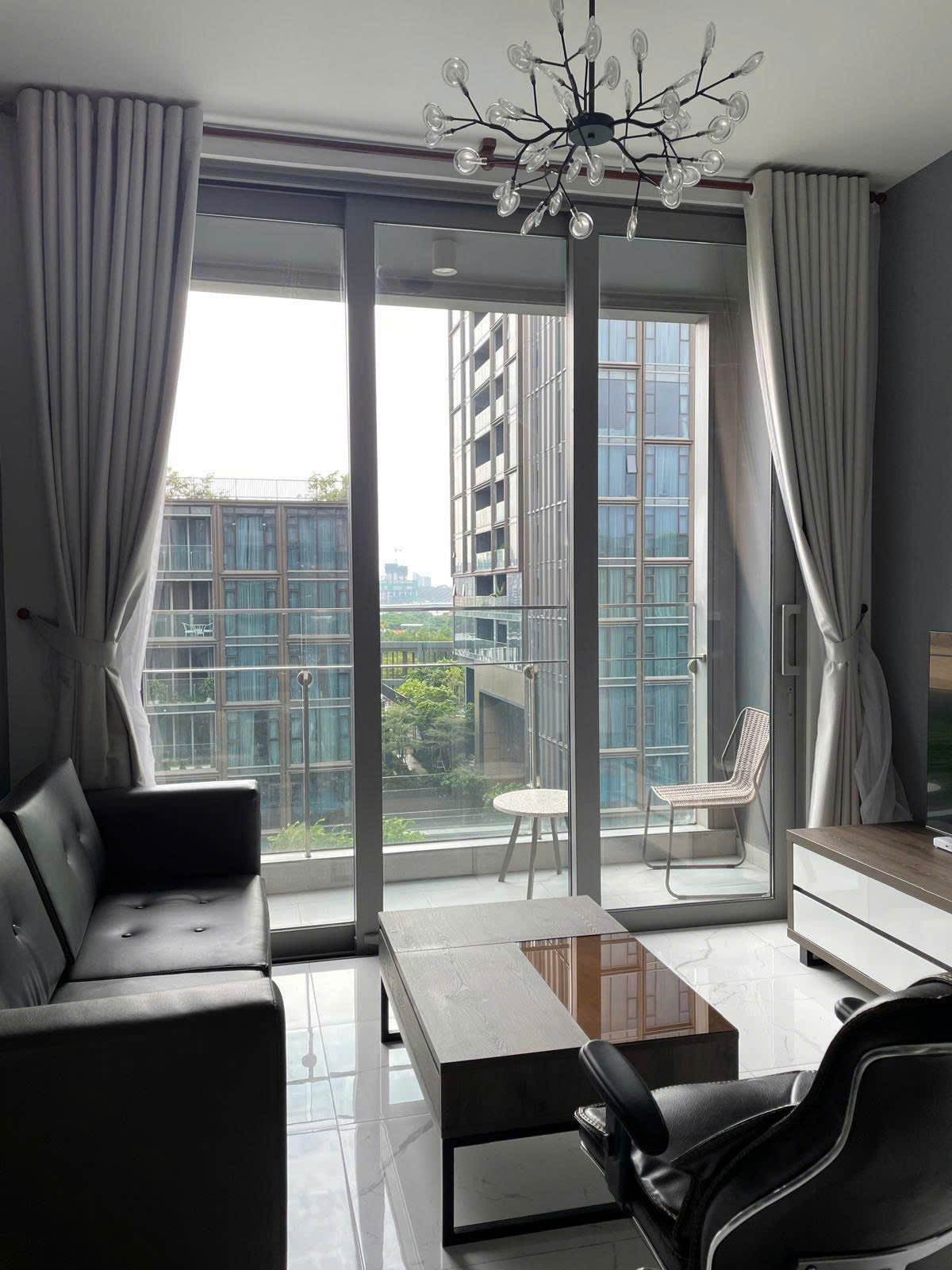 CHO THUÊ CĂN HỘ EMPIRE CITY – 1 PHÒNG NGỦ, 90M², FULL NỘI THẤT