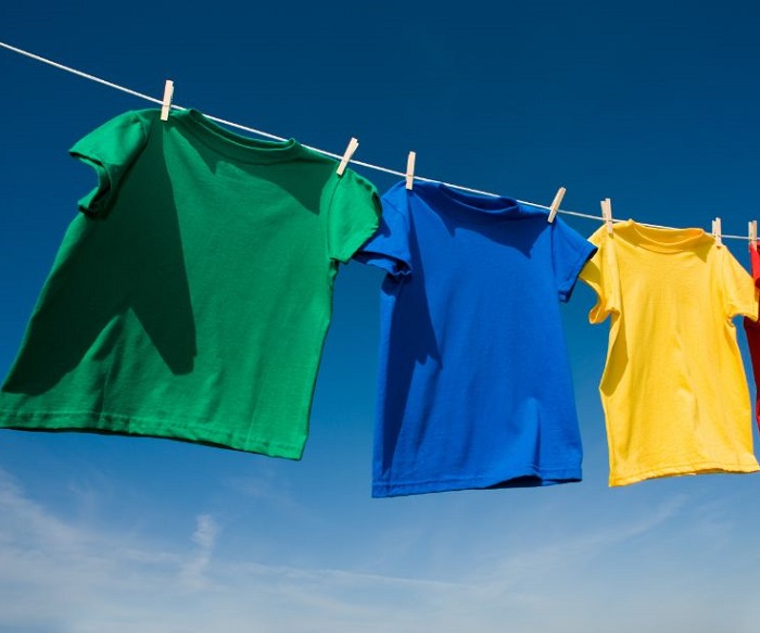 Vì sao quần áo làm khô bằng máy sấy lại mềm mịn hơn khi phơi tự nhiên?