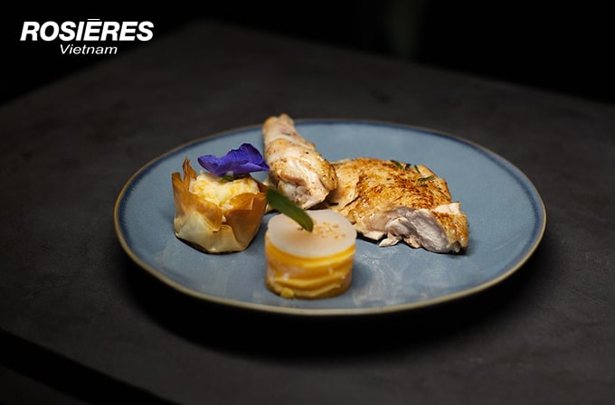 CÔNG THỨC LÀM MÓN ỨC GÀ HOUDAN DÙNG CÙNG NƯỚC ÉP NẤM TRUFFE