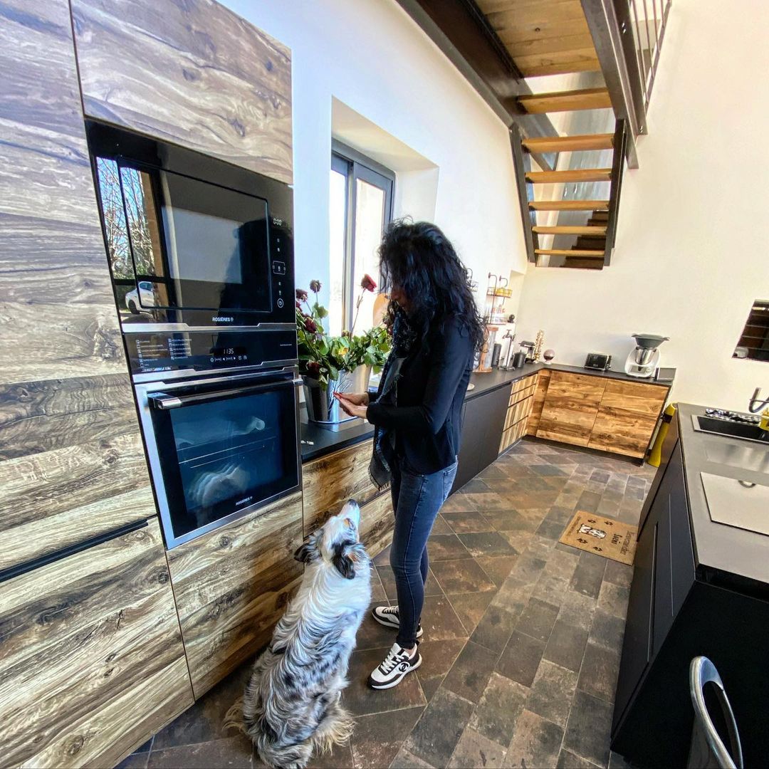 LÒ VI SÓNG VỚI NGƯỜI VIỆT