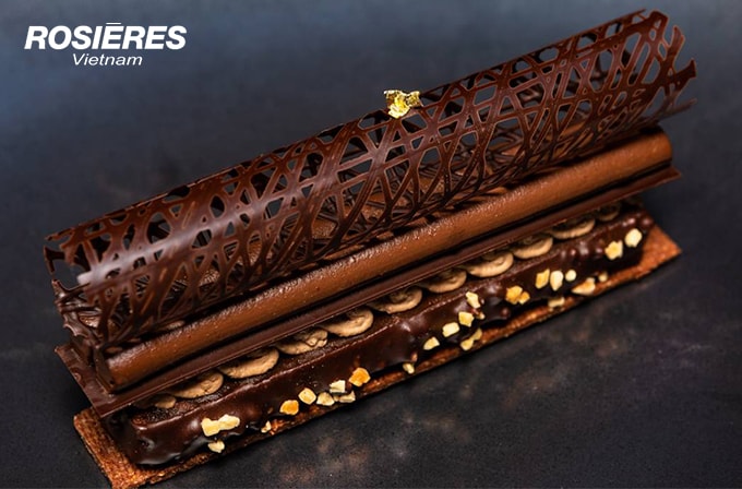 CÔNG THỨC BÁNH SÔ CÔ LA GIÒN TAN MỀM MỊN CÙNG KEM D’ESPELETTE LẠ MIỆNG CHO MÙA LỄ HỘI