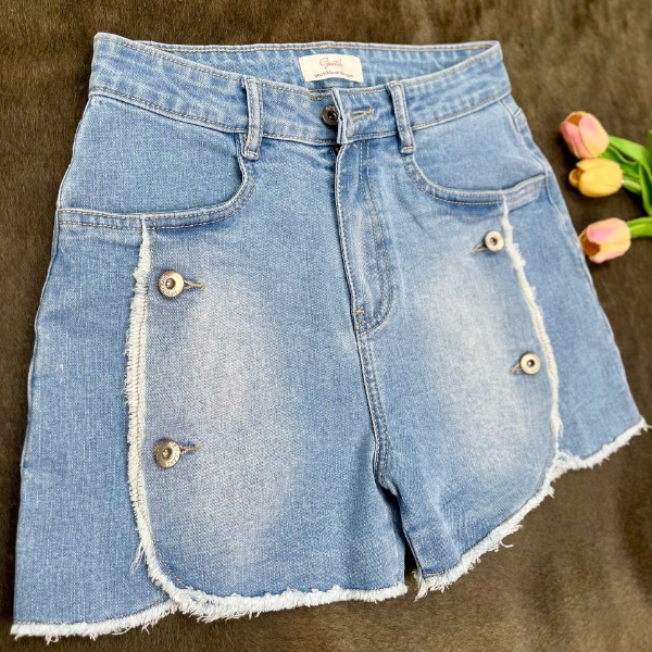 Quần Short Jeans Phối Nút Cách Điệu Xẻ Tà Gootik Fashion QSW-011