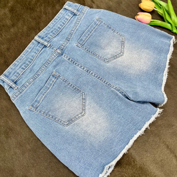 Quần Short Jeans Phối Nút Cách Điệu Xẻ Tà Gootik Fashion QSW-011