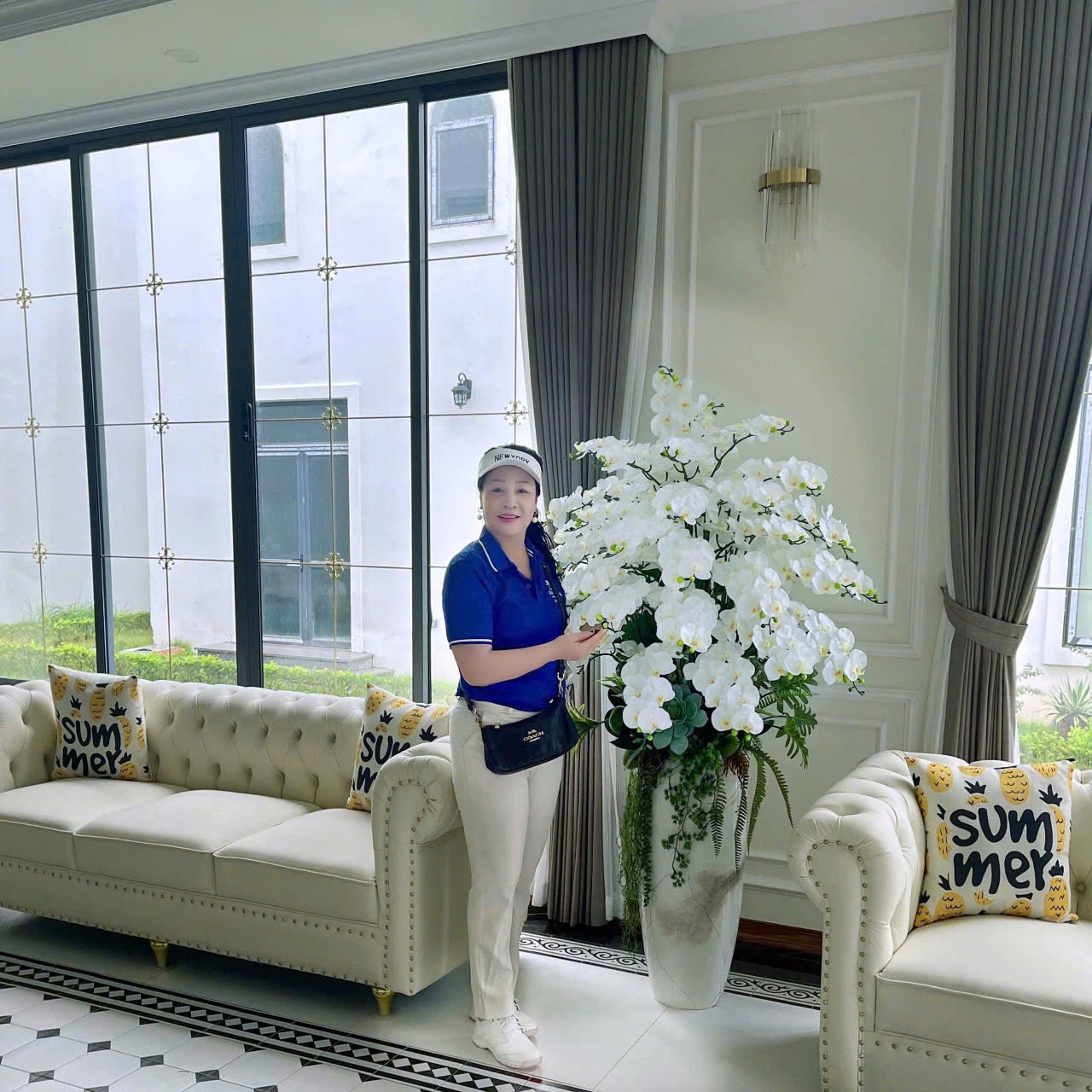  Chậu hoa lan hồ điệp trắng và xanh trang trí cho khách sạn Trà Cổ Long Beach Luxury / Móng Cái TP.Quảng Ninh