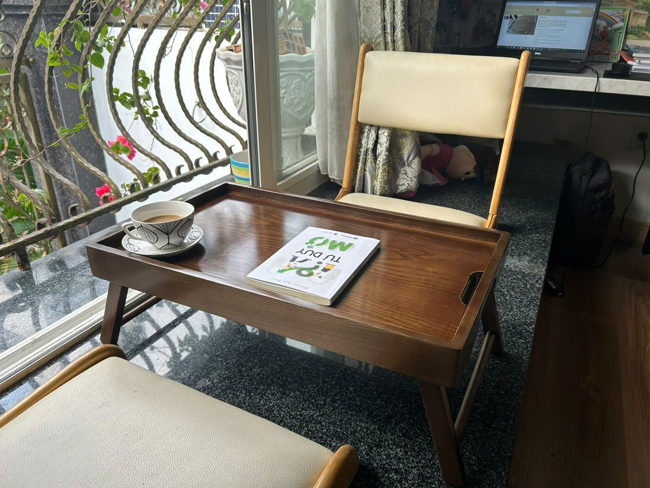 bàn gỗ sồi tự nhiên màu óc chó sang trọng, hiện đại