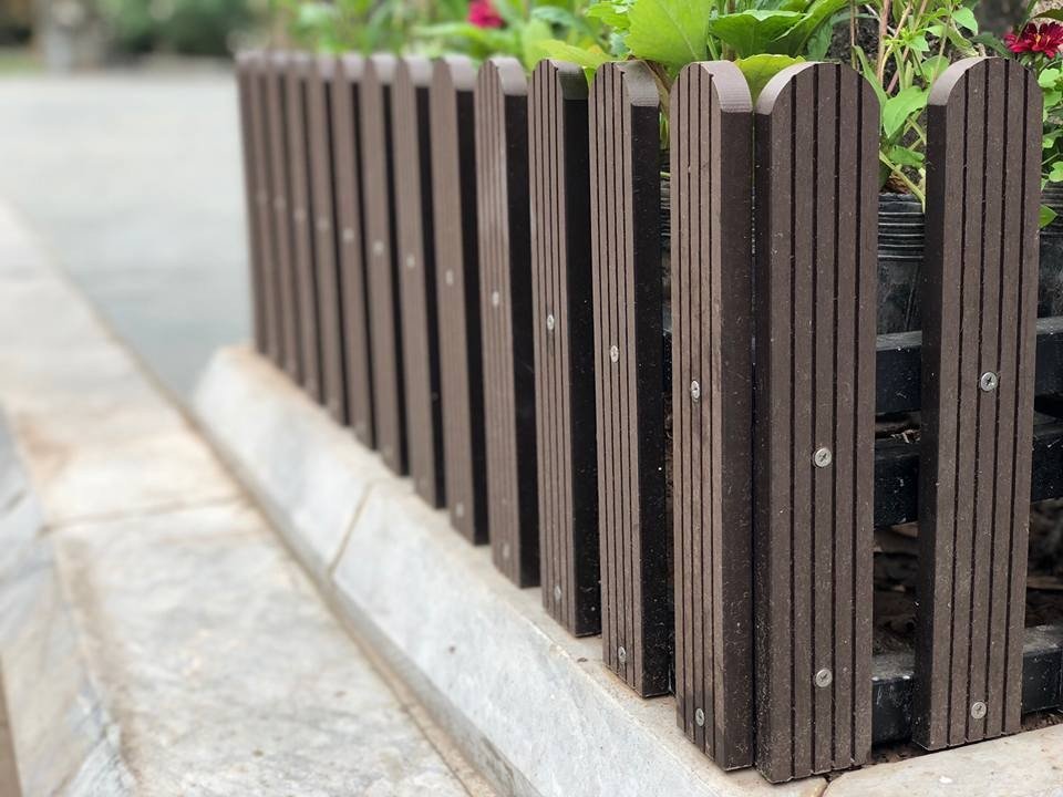 Thanh gỗ nhựa ngoài trời đa năng chịu nước lắp đặt sân vườn biệt thự