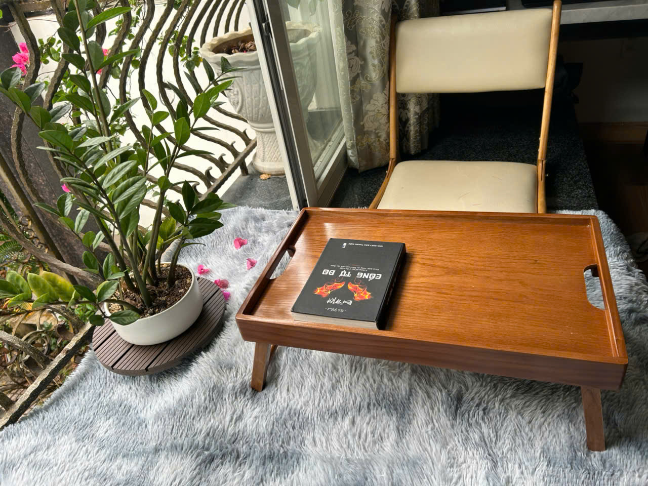 bàn xếp gỗ sồi tự nhiên kết hợp ghế gỗ tạo không gian sang trọng