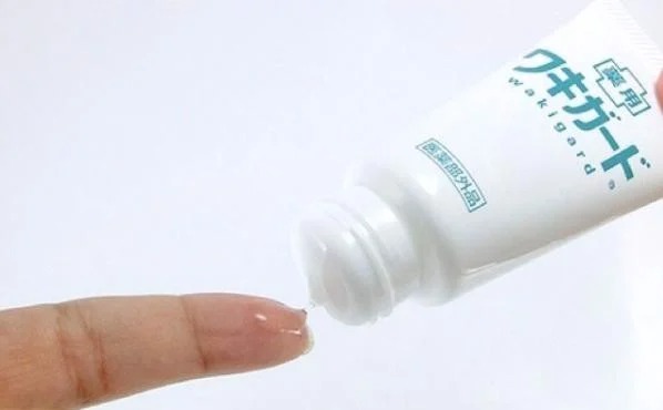 Gel khử mùi Kobayashi Nhật Bản 50g