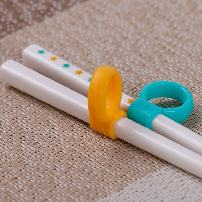 Đũa tập gắp Seria- xỏ ngón tập ăn cho bé Nhật Bản