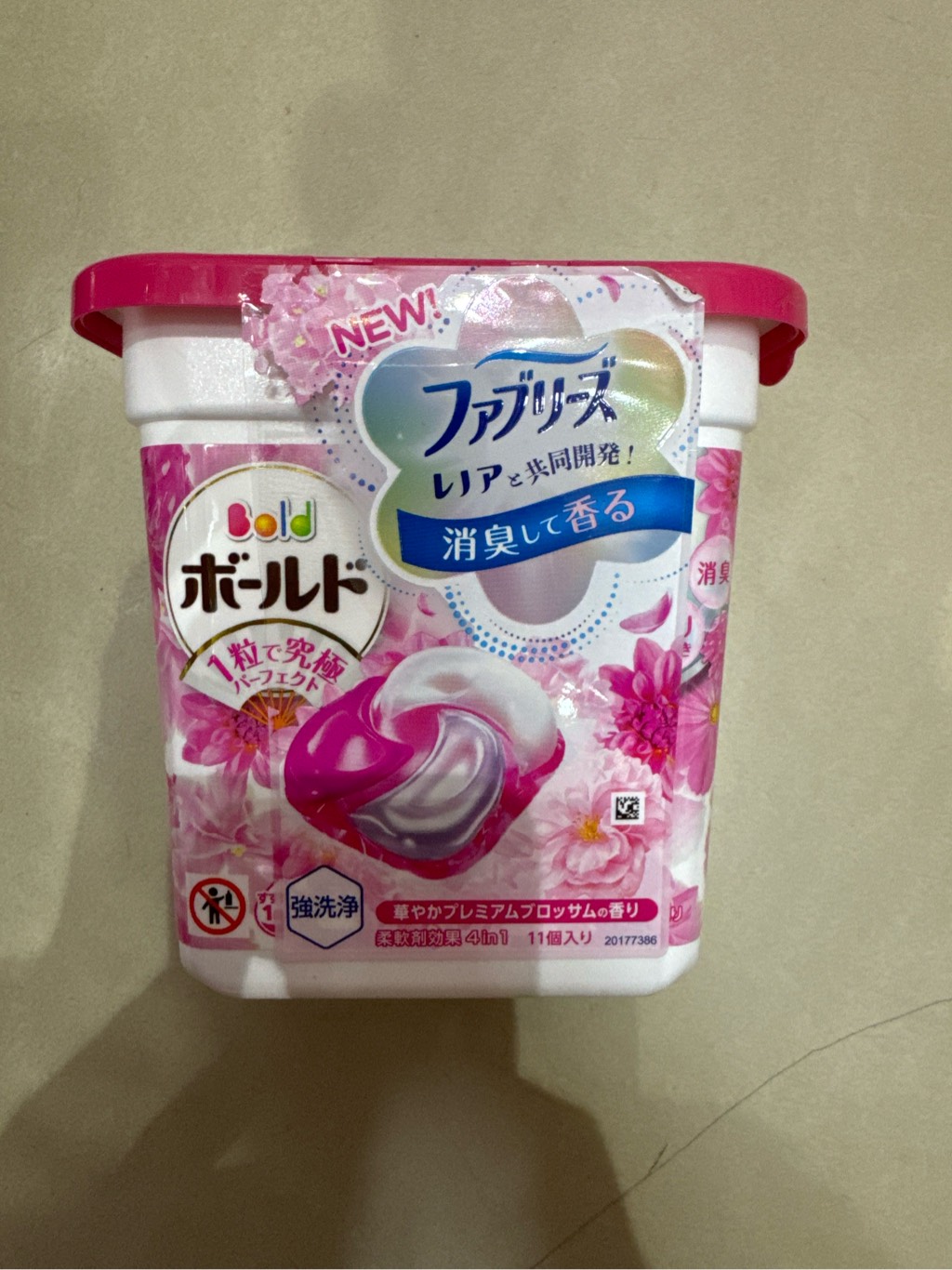 Viên giặt xả Bold P&G 4in1 Nhật Bản hương hoa hồng 11 viên