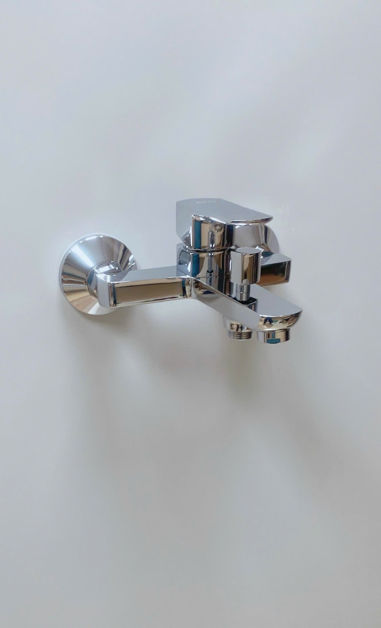 SEN TẮM NÓNG LẠNH DL672S