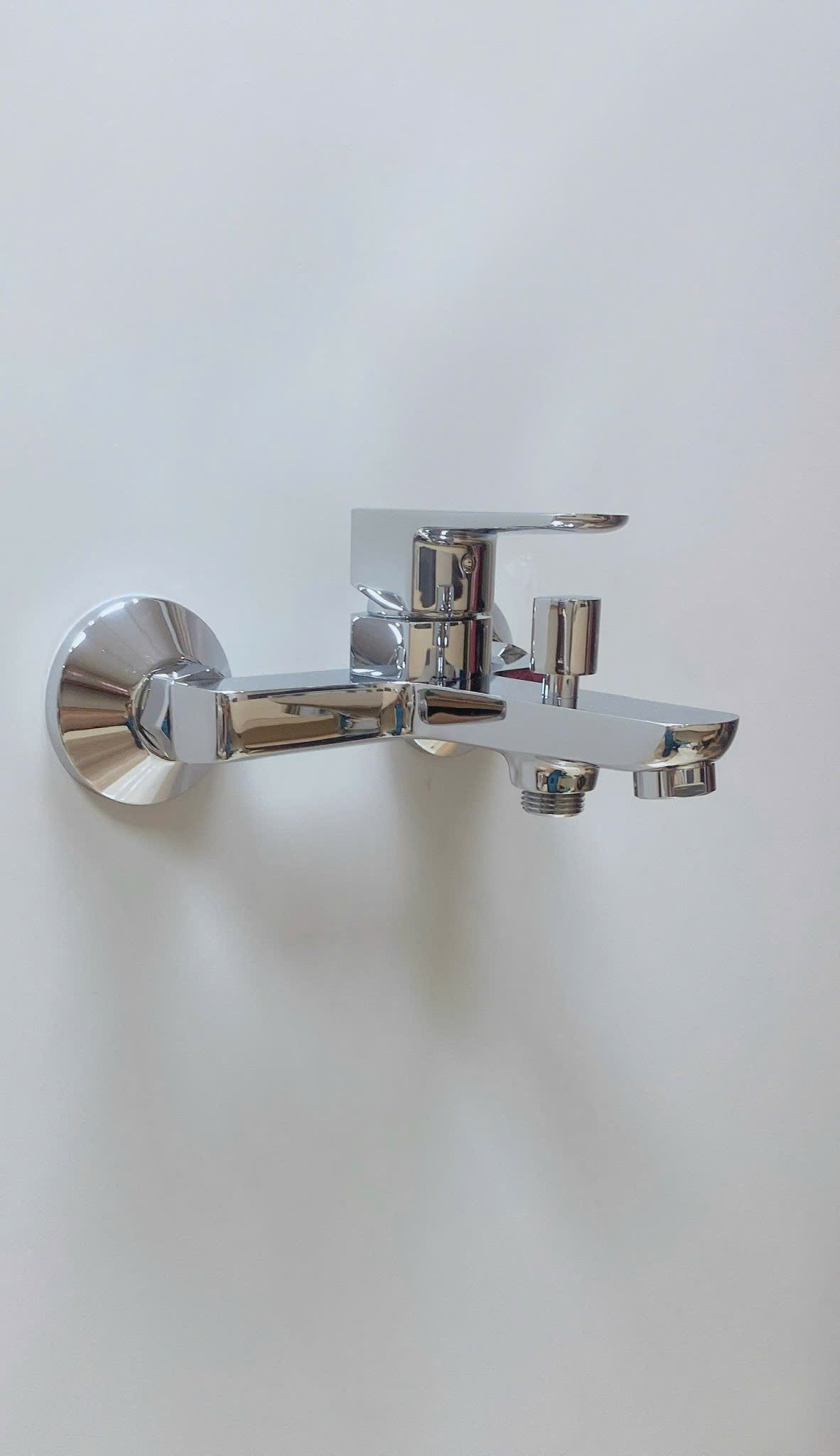 SEN TẮM NÓNG LẠNH DL672S