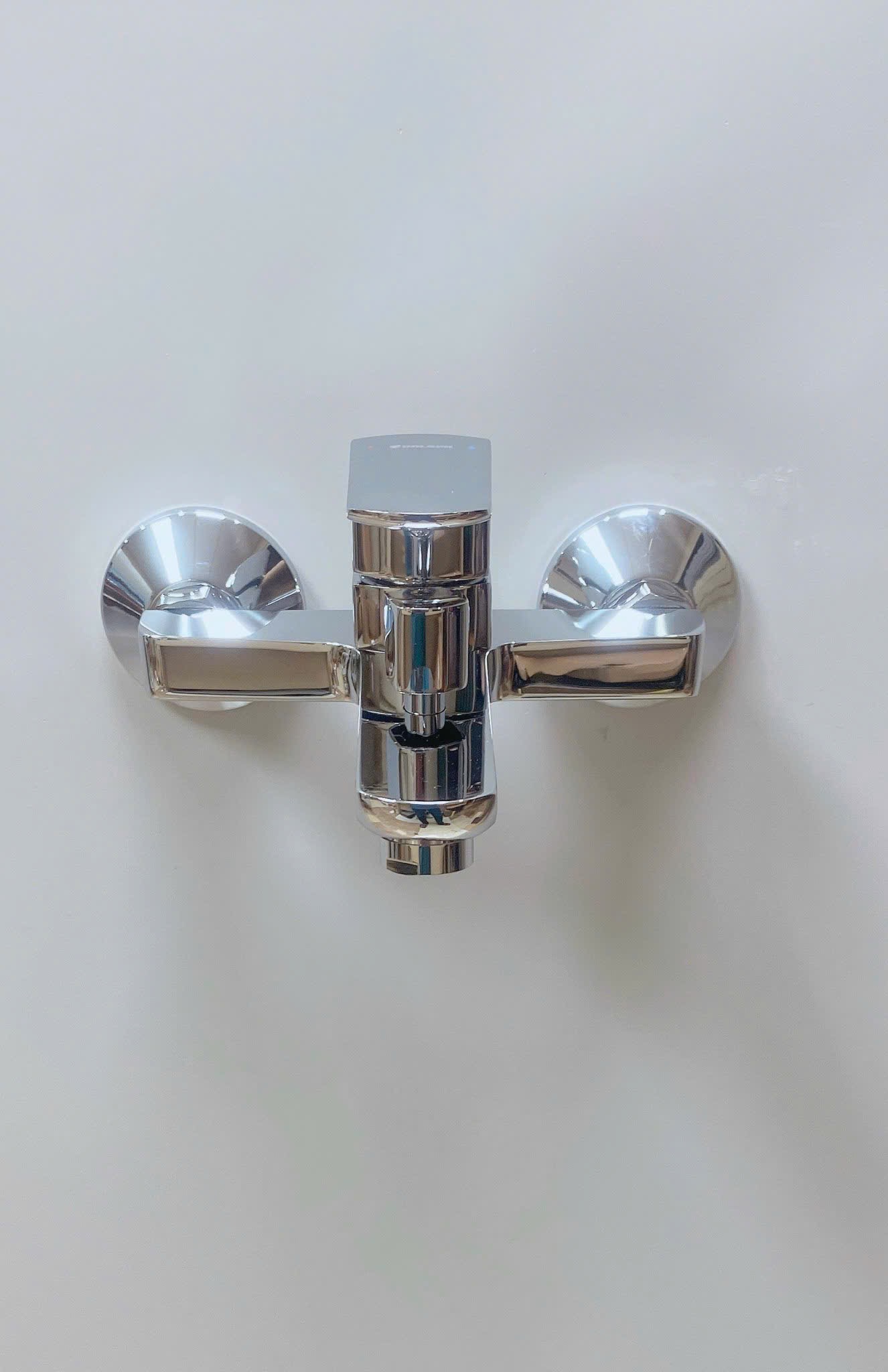 SEN TẮM NÓNG LẠNH DL672S