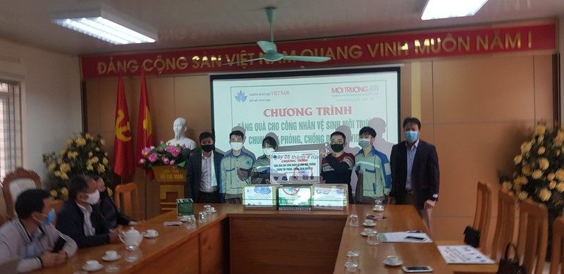 Khẩu trang Xuân Lai tiếp sức cho những công nhân vệ sinh môi trường