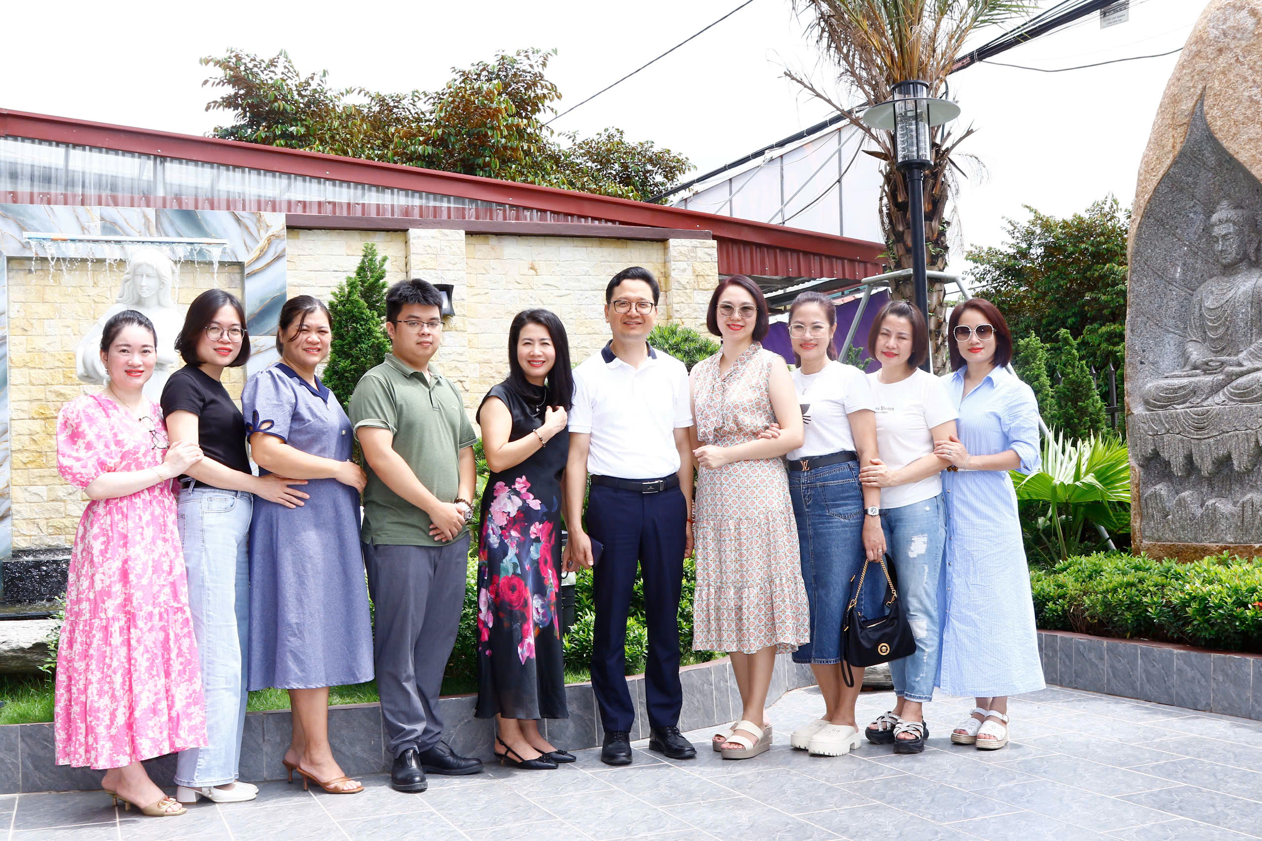 Vì Sao Gia Đình Thành Đạt Hà Nội Đang Chọn Nghỉ Dưỡng Khoáng Nóng Thanh Thủy?