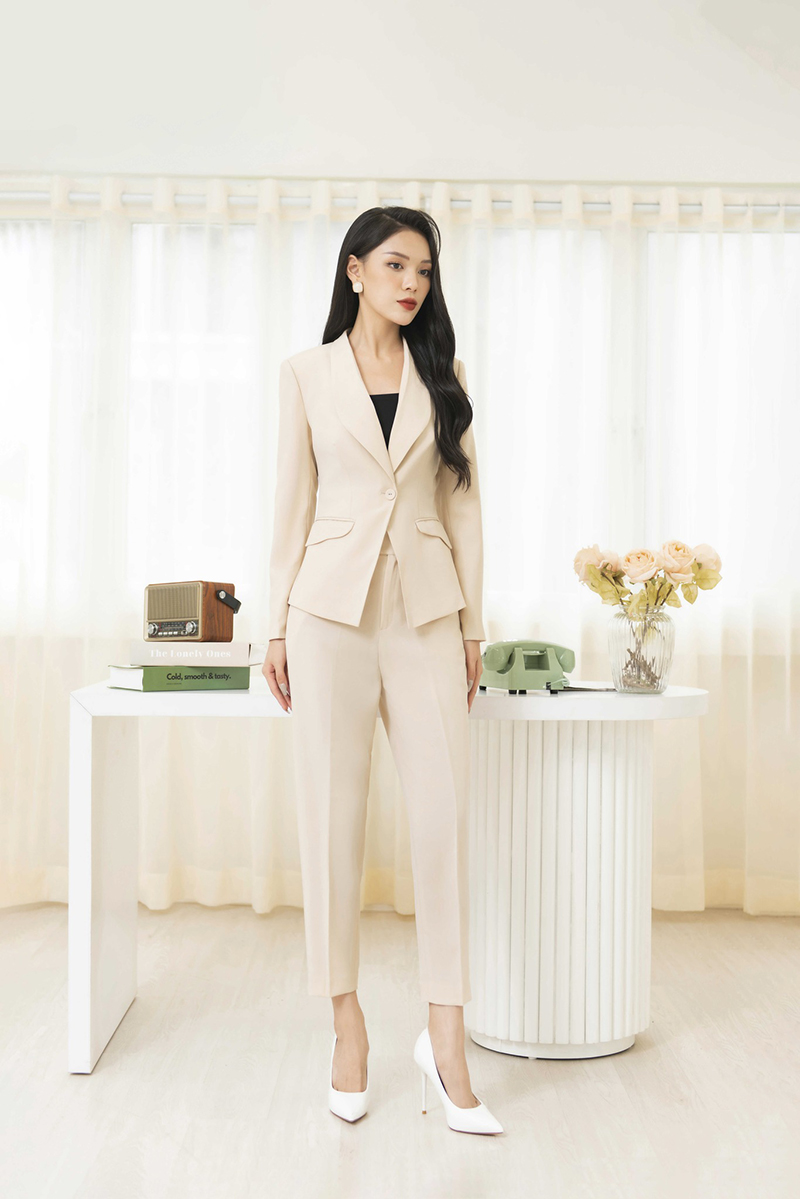 Các kiểu bộ vest nữ trẻ trung