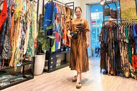Cửa hàng thời trang trung niên
