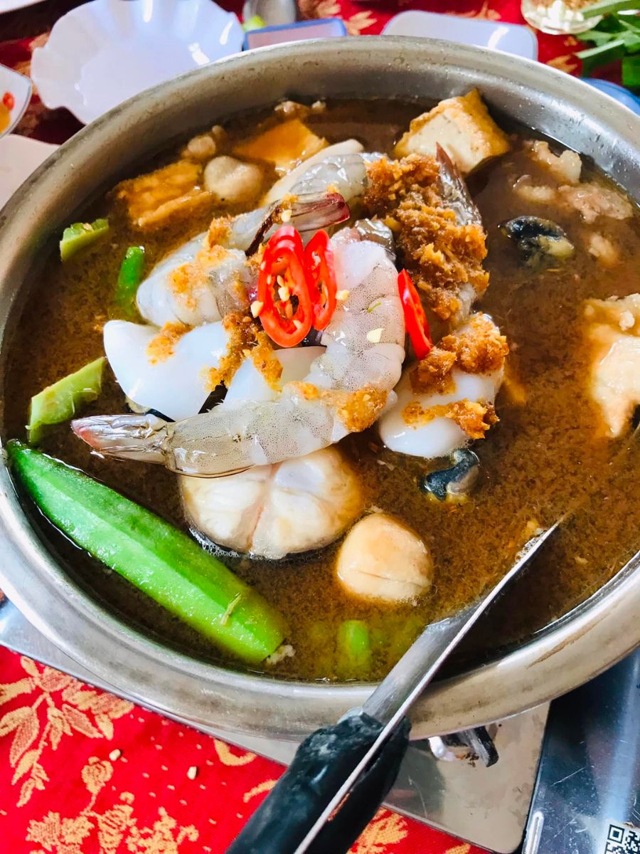 Lẩu mắm ẩm thực cây dừa