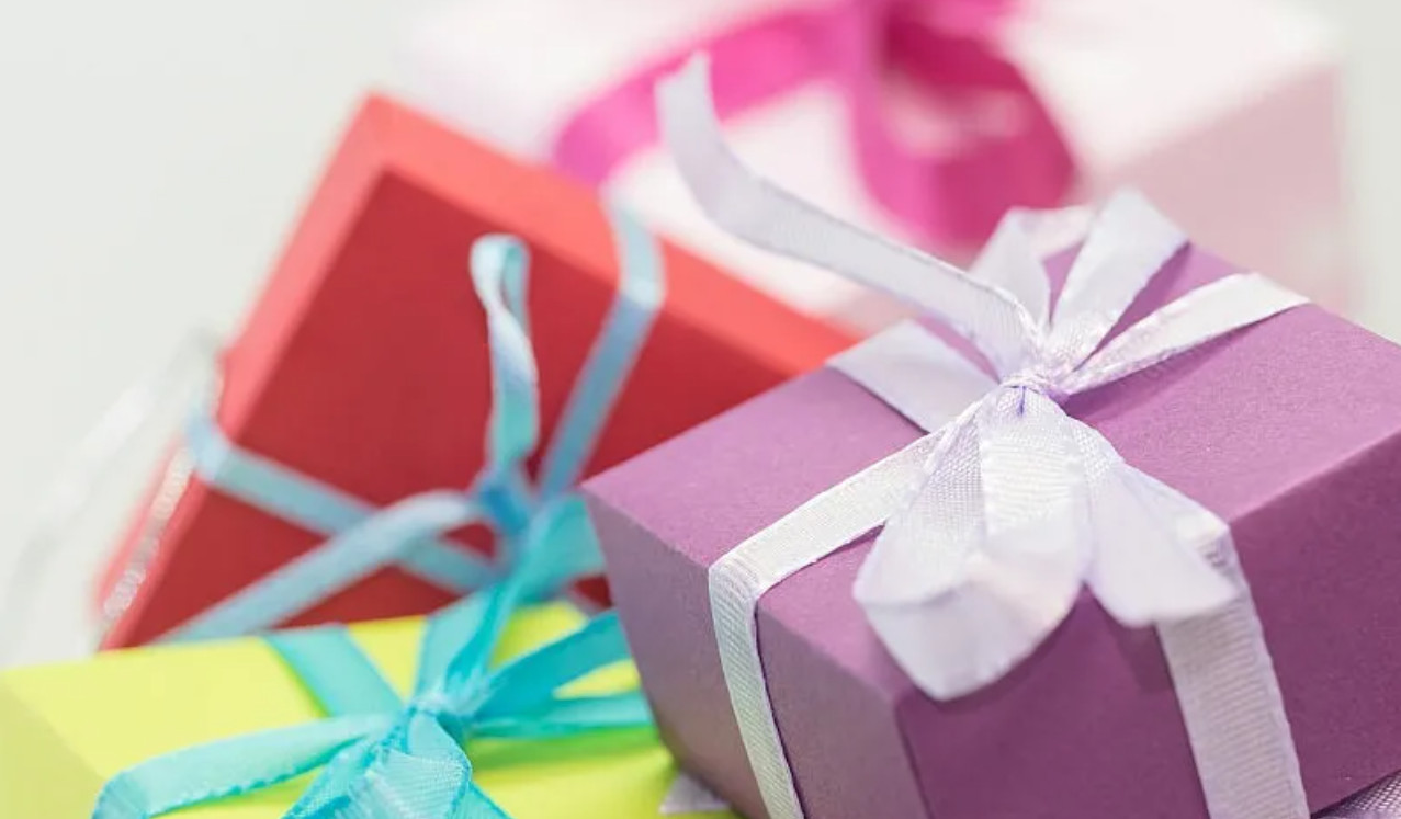 Nên chọn quà Giáng sinh gì cho bạn gái mới quen để vừa ý nghĩa vừa để lại ấn tượng tốt?
