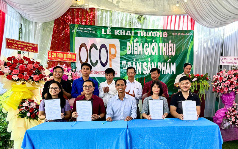 Vacofarm tham gia sự kiện khai trương điểm bán A. THỌ OCOP tại xã Đức Huệ, Tây Ninh