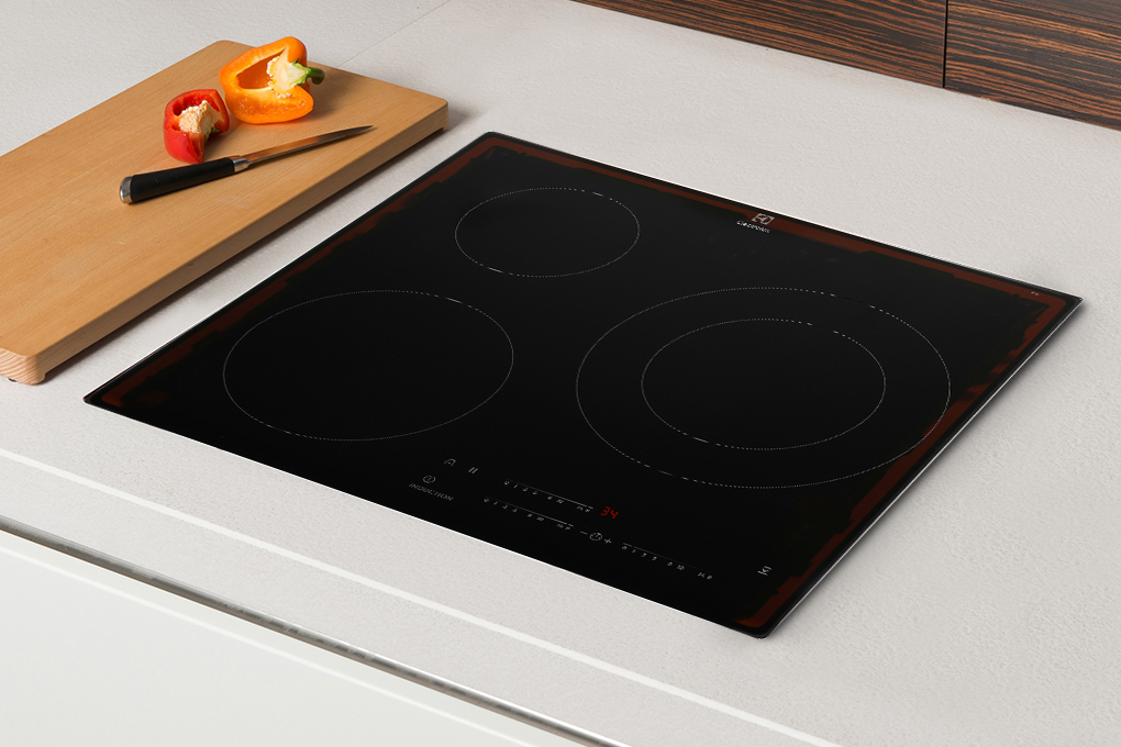 Bếp từ Electrolux 3 vùng nấu LiT60342