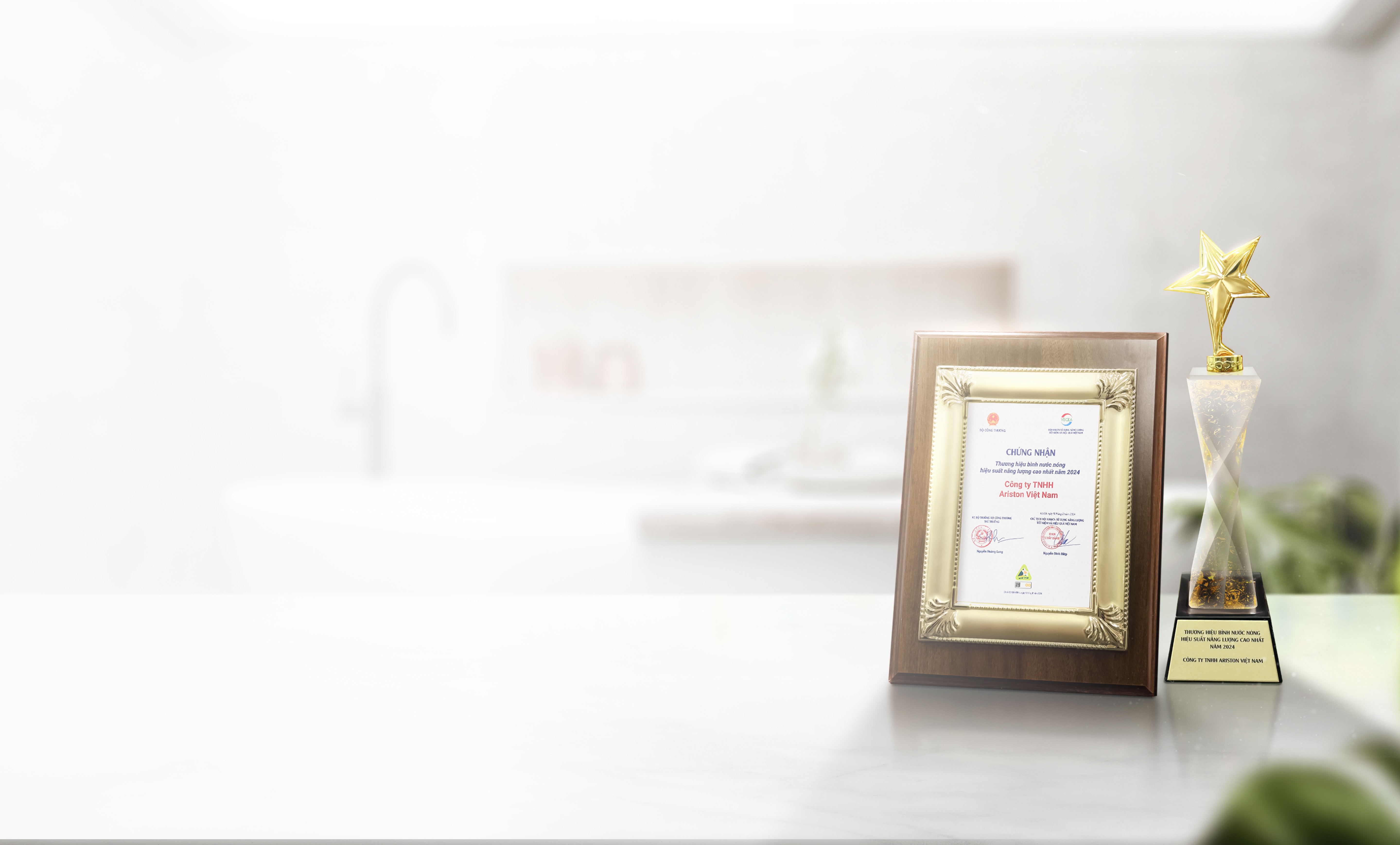 Bình nóng lạnh Ariston 20 lít SLIM3 20 TOP WIFI