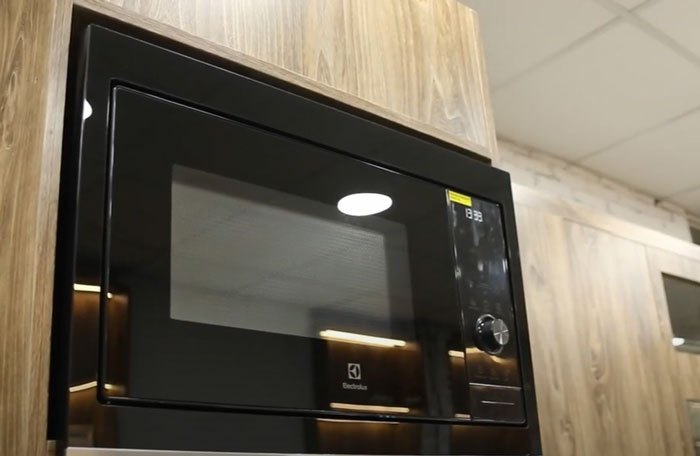 Lò vi sóng âm có nướng Electrolux 30 lít EMSB30XCF