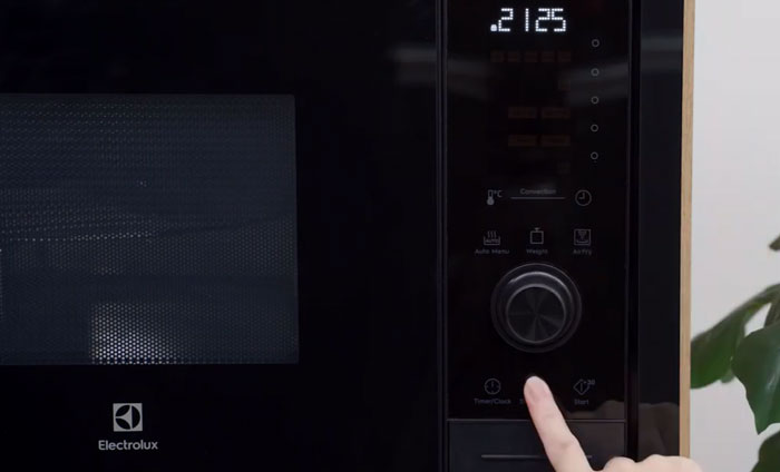 Lò vi sóng âm có nướng Electrolux 30 lít EMSB30XCF