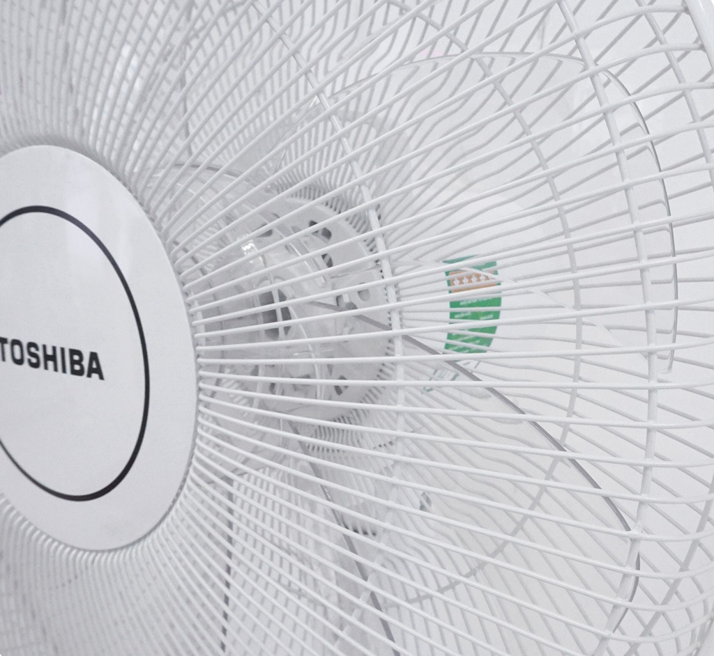 Quạt cây Toshiba Inverter 9 cánh DC F-LSD10(H) - Có điều khiển