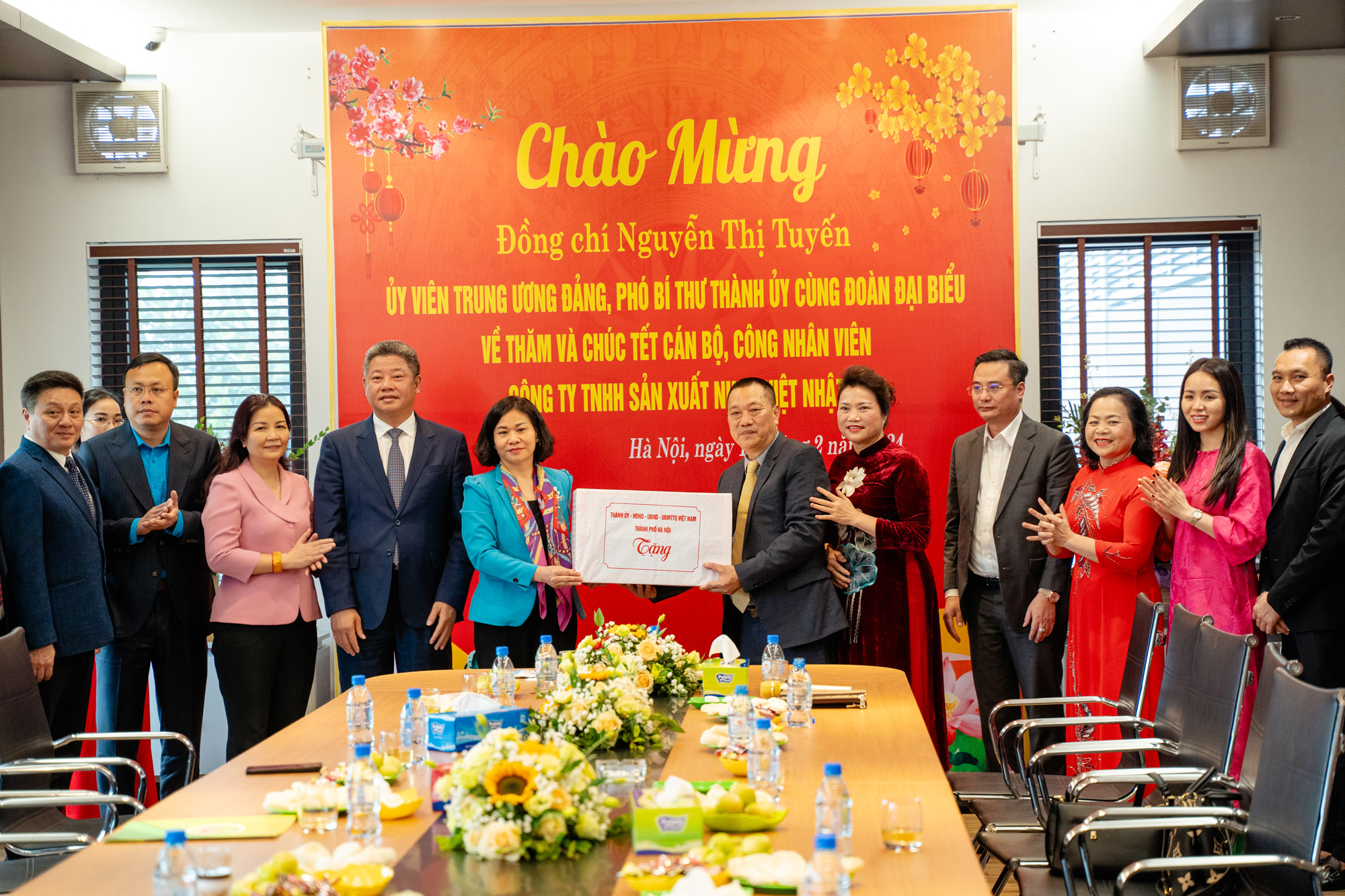Nhựa Việt Nhật vinh dự tiếp đón lãnh đạo thành phố Hà Nội đến tham quan nhà máy và động viên công nhân viên đầu năm mới