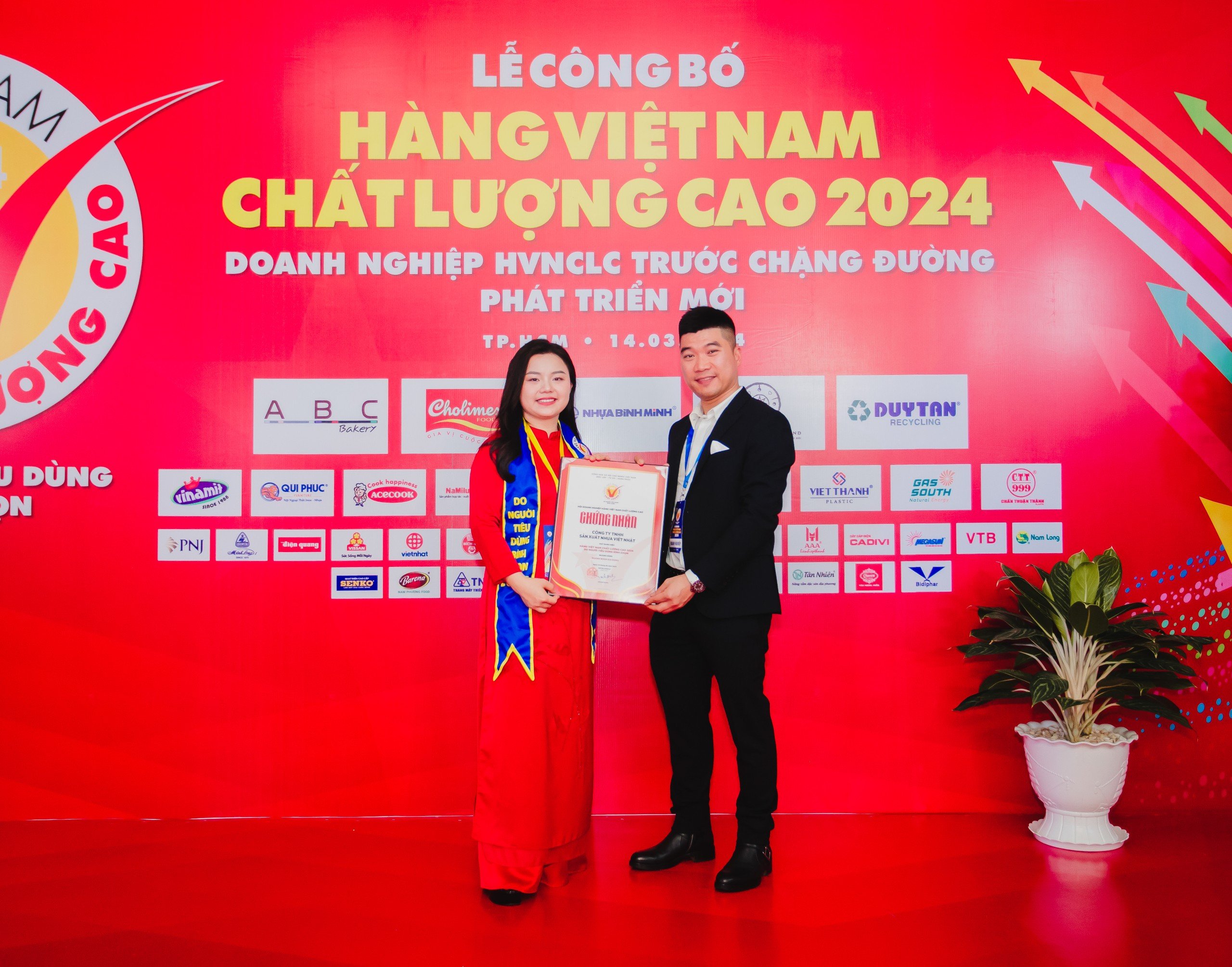 NHỰA VIỆT NHẬT VINH DỰ ĐẠT DANH HIỆU HÀNG VIỆT NAM CHẤT LƯỢNG CAO TRONG 11 NĂM