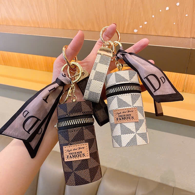 Móc Khoá LV Hình Trụ Đựng Son 4