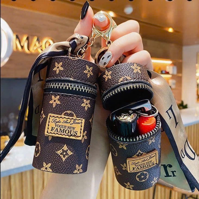 Móc Khoá LV Hình Trụ Đựng Son 5