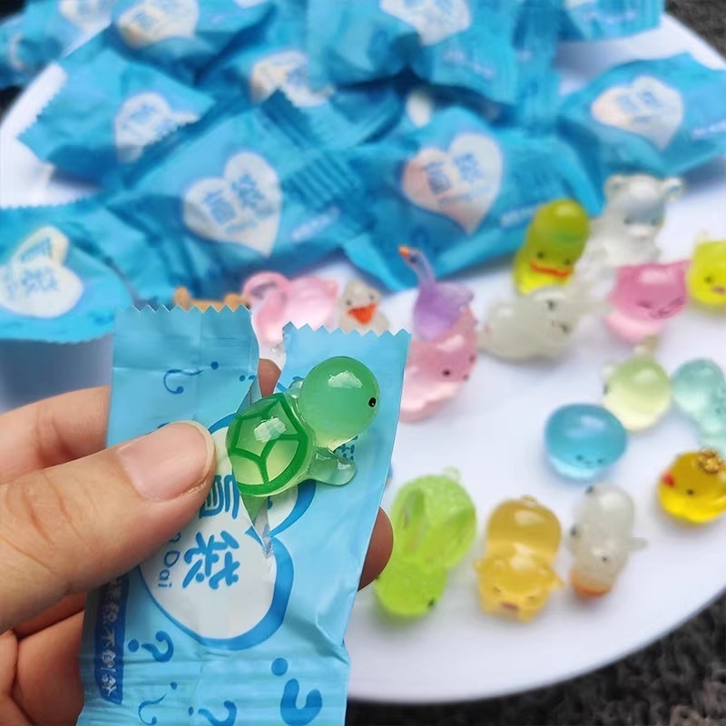 Túi Kẹo Mù Màu Xanh Charm Hình Động Vật Phát Sáng 4