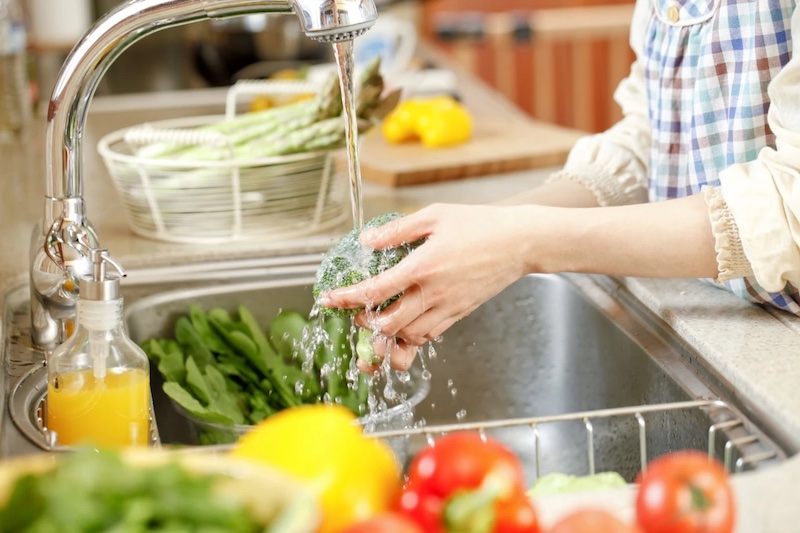 Lựa chọn vòi chậu tường chậu bếp phù hợp tạo không gian cho phòng bếp hiện đại