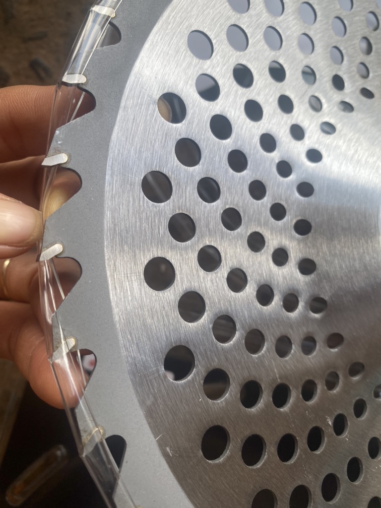 LƯOI CAT CỎ HỢP KIM 2.5 TẤC (MẶT CONG)