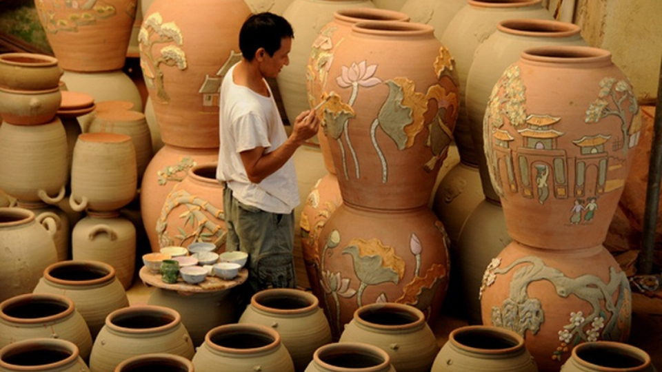 HÌNH ẢNH GỐM SỨ TINH TẾ VỚI HOA VĂN TRUYỀN THỐNG NỔI BẬT