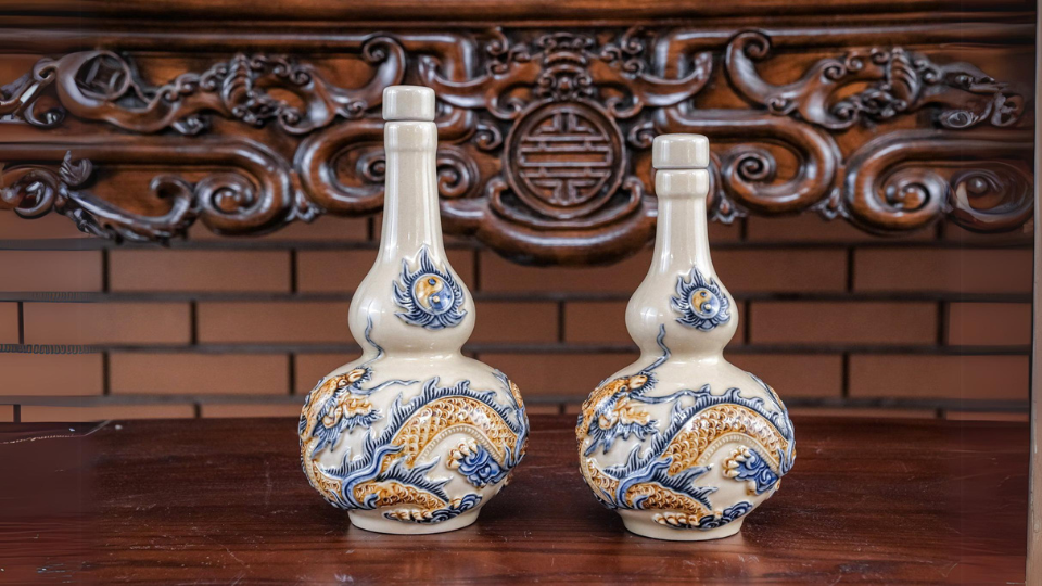 Nậm rượu - Vật phẩm thờ cúng không thể thiếu trên bàn thờ