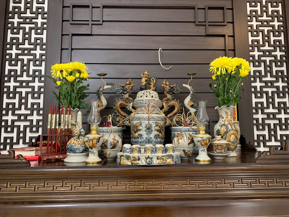 Bài Trí Bàn Thờ Gốm Sứ Bát Tràng Đúng Hướng