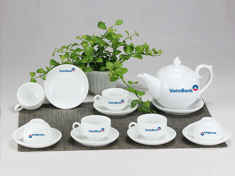 Bộ Ấm Chén In Logo Bát Tràng Chóp Lửa Trắng Gốm Sứ Cao Cấp